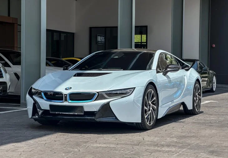 USED 2016 BMW i8